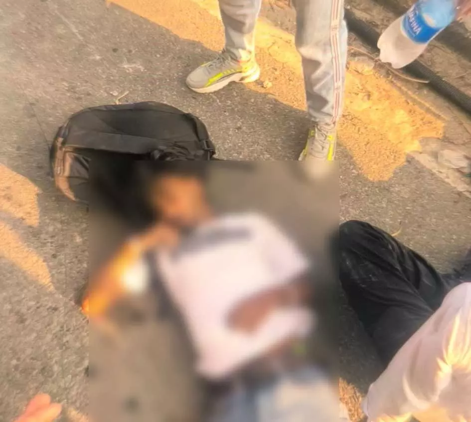 Jalandhar: मकसूदां फ्लाईओवर पर हुआ हंगामा, फैली सनसनी Jalandhar: मकसूदां फ्लाईओवर पर हुआ हंगामा, फैली सनसनी