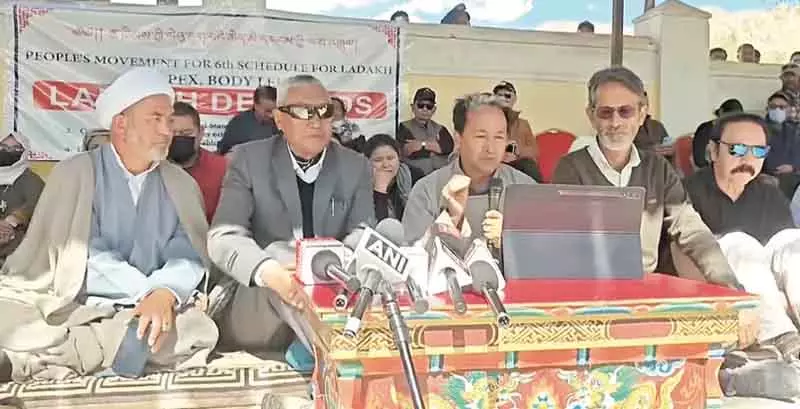 राज्य के दर्जे और छठी अनुसूची की मांग पर सोनम वांगचुक व लेह संस्था का 35 दिन का उपवास शुरू राज्य के दर्जे और छठी अनुसूची की मांग पर सोनम वांगचुक व लेह संस्था का 35 दिन का उपवास शुरू