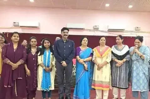 Prayagraj: राष्ट्र उन्नति में नारी शिक्षा की अहमियत Prayagraj: राष्ट्र उन्नति में नारी शिक्षा की अहमियत