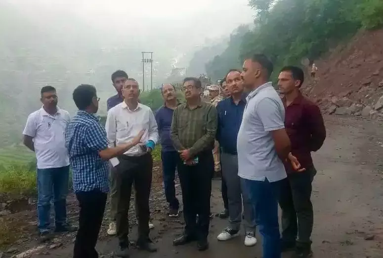 Kathua: डीसी कठुआ ने किया राहत कार्यों का अवलोकन Kathua: डीसी कठुआ ने किया राहत कार्यों का अवलोकन