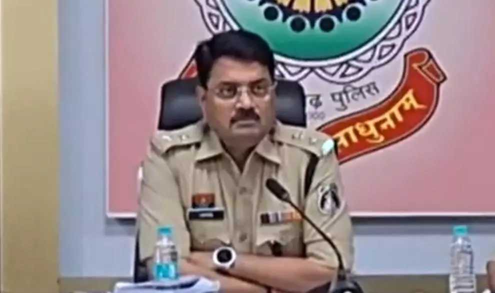 300 अपराधियों पर कार्रवाई, 276 चाकू जब्त 300 अपराधियों पर कार्रवाई, 276 चाकू जब्त