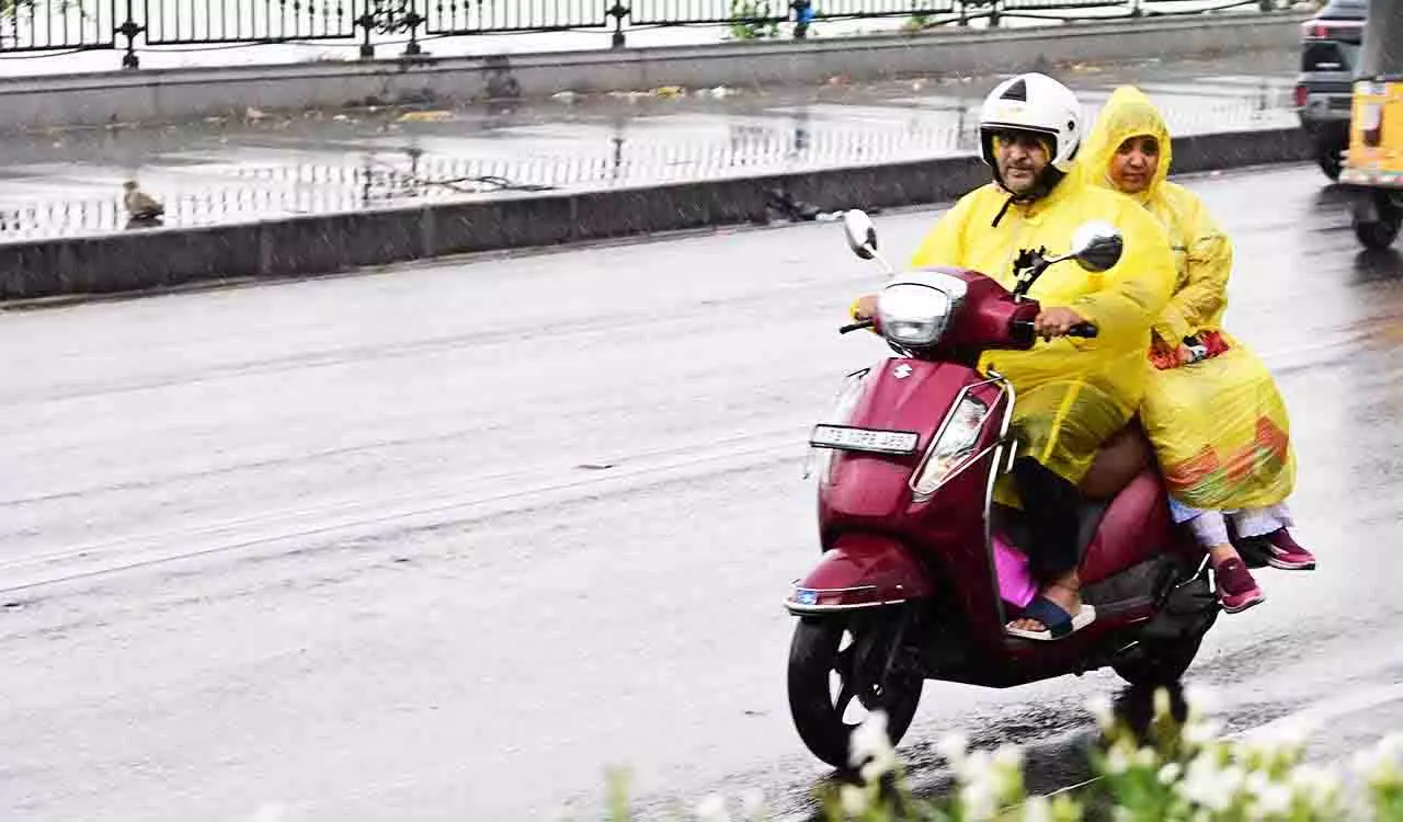 Hyderabad में छिटपुट बारिश से राहत, मौसम विभाग ने भारी बारिश की चेतावनी दी Hyderabad में छिटपुट बारिश से राहत, मौसम विभाग ने भारी बारिश की चेतावनी दी