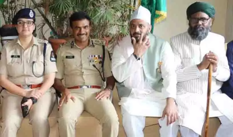 Hyderabad पुलिस ने मिलाद जुलूस के आयोजकों से की मुलाकात Hyderabad पुलिस ने मिलाद जुलूस के आयोजकों से की मुलाकात