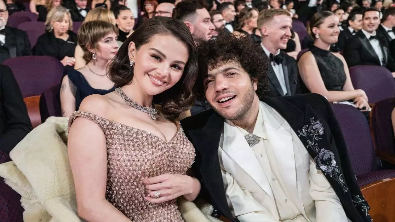 Selena Gomez ने बेनी ब्लैंको की अंगूठी वाहक के रूप में सह-कलाकार का खुलासा किया! Selena Gomez ने बेनी ब्लैंको की अंगूठी वाहक के रूप में सह-कलाकार का खुलासा किया!