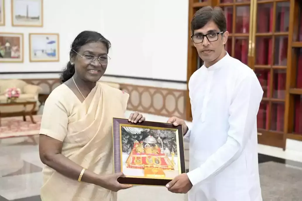 Jammu: जम्मू-कश्मीर के आदिवासियों का राष्ट्रपति भवन में प्रतिनिधित्व Jammu: जम्मू-कश्मीर के आदिवासियों का राष्ट्रपति भवन में प्रतिनिधित्व