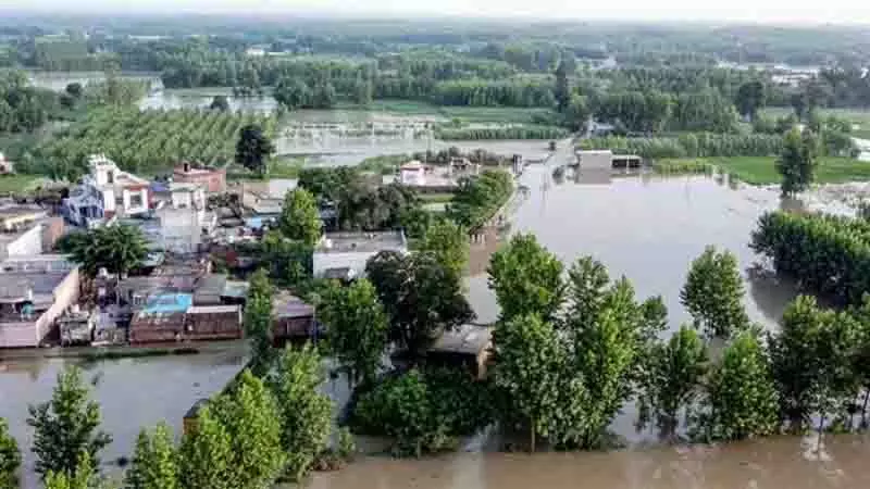 ब्रह्माकुमारीज़ Kapurthala district में बाढ़ पीड़ितों की सहायता कर रही ब्रह्माकुमारीज़ Kapurthala district में बाढ़ पीड़ितों की सहायता कर रही