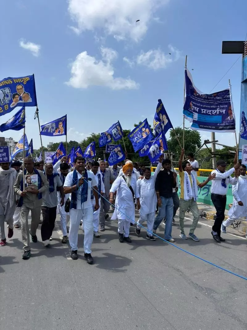 बसपा ने Sirsa में किया प्रदर्शन, भ्रष्टाचार और जातिगत भेदभाव पर कार्रवाई की मांग बसपा ने Sirsa में किया प्रदर्शन, भ्रष्टाचार और जातिगत भेदभाव पर कार्रवाई की मांग