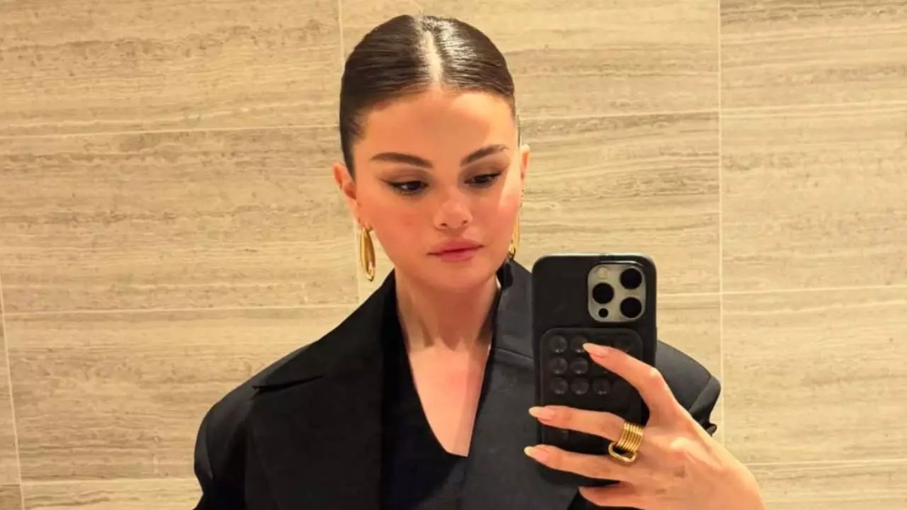 Selena Gomez: वज़न की समस्या के बीच मोटापे को लेकर शर्मिंदगी से मैं स्तब्ध थी Selena Gomez: वज़न की समस्या के बीच मोटापे को लेकर शर्मिंदगी से मैं स्तब्ध थी