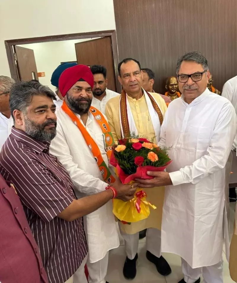 नए जिला परिषद अध्यक्ष के चुनाव से पहले मक्खन सिंह फिर से BJP में शामिल नए जिला परिषद अध्यक्ष के चुनाव से पहले मक्खन सिंह फिर से BJP में शामिल