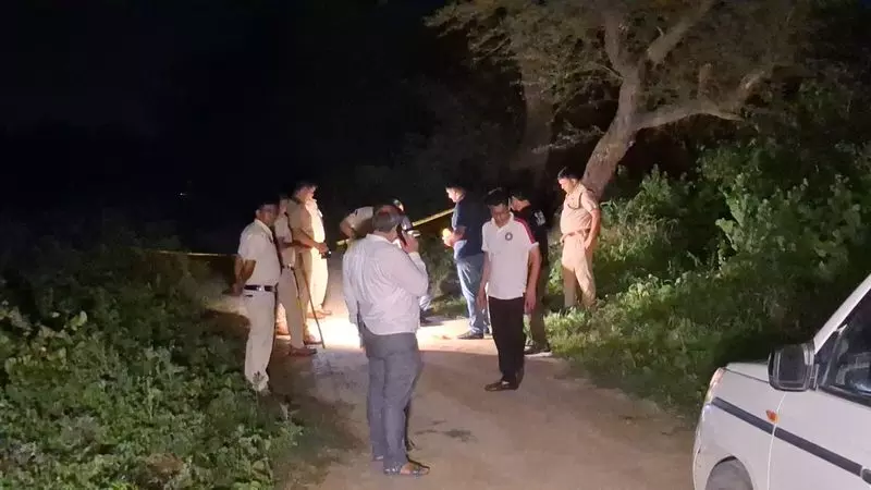 Karnal जिले में शराब की दुकान के बाहर गोलीबारी में शामिल दो लोगों को हिरासत में लिया गया Karnal जिले में शराब की दुकान के बाहर गोलीबारी में शामिल दो लोगों को हिरासत में लिया गया