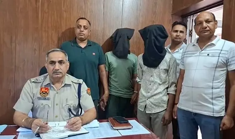 Sonipat में मुठभेड़ के बाद तीन बदमाश गिरफ्तार, एक घायल Sonipat में मुठभेड़ के बाद तीन बदमाश गिरफ्तार, एक घायल