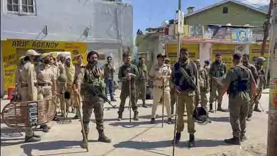 Jammu and Kashmir: डोडा में संदिग्ध विस्फोट से दहशत, दो हिरासत में Jammu and Kashmir: डोडा में संदिग्ध विस्फोट से दहशत, दो हिरासत में