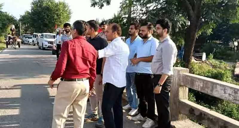 Himachal: केंद्रीय टीम ने इंदौरा उपमंडल में बाढ़ के कहर का आकलन किया Himachal: केंद्रीय टीम ने इंदौरा उपमंडल में बाढ़ के कहर का आकलन किया