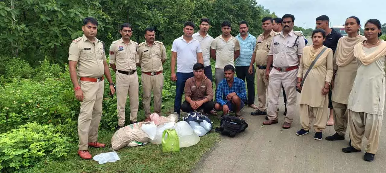 आबकारी विभाग की कार्रवाई, 170 बल्क लीटर महुआ शराब जब्त आबकारी विभाग की कार्रवाई, 170 बल्क लीटर महुआ शराब जब्त