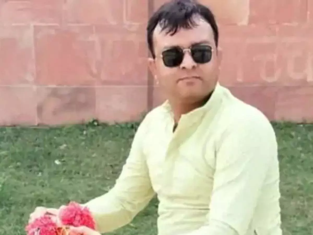 अधिकारी ने किया सुसाइड, पत्नी से झगड़ा बना कारण अधिकारी ने किया सुसाइड, पत्नी से झगड़ा बना कारण