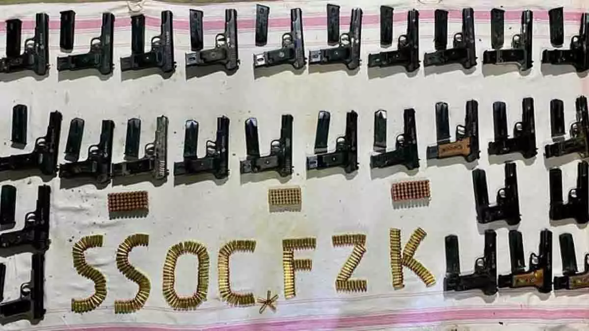 Punjab: पुलिस ने अमृतसर में सीमा पार हथियार मॉड्यूल का भंडाफोड़ किया Punjab: पुलिस ने अमृतसर में सीमा पार हथियार मॉड्यूल का भंडाफोड़ किया