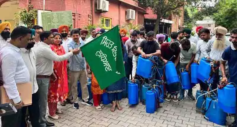 Budha Nala के आसपास डेंगू, मलेरिया को फैलने से रोकने के लिए 25 टीमें तैनात Budha Nala के आसपास डेंगू, मलेरिया को फैलने से रोकने के लिए 25 टीमें तैनात