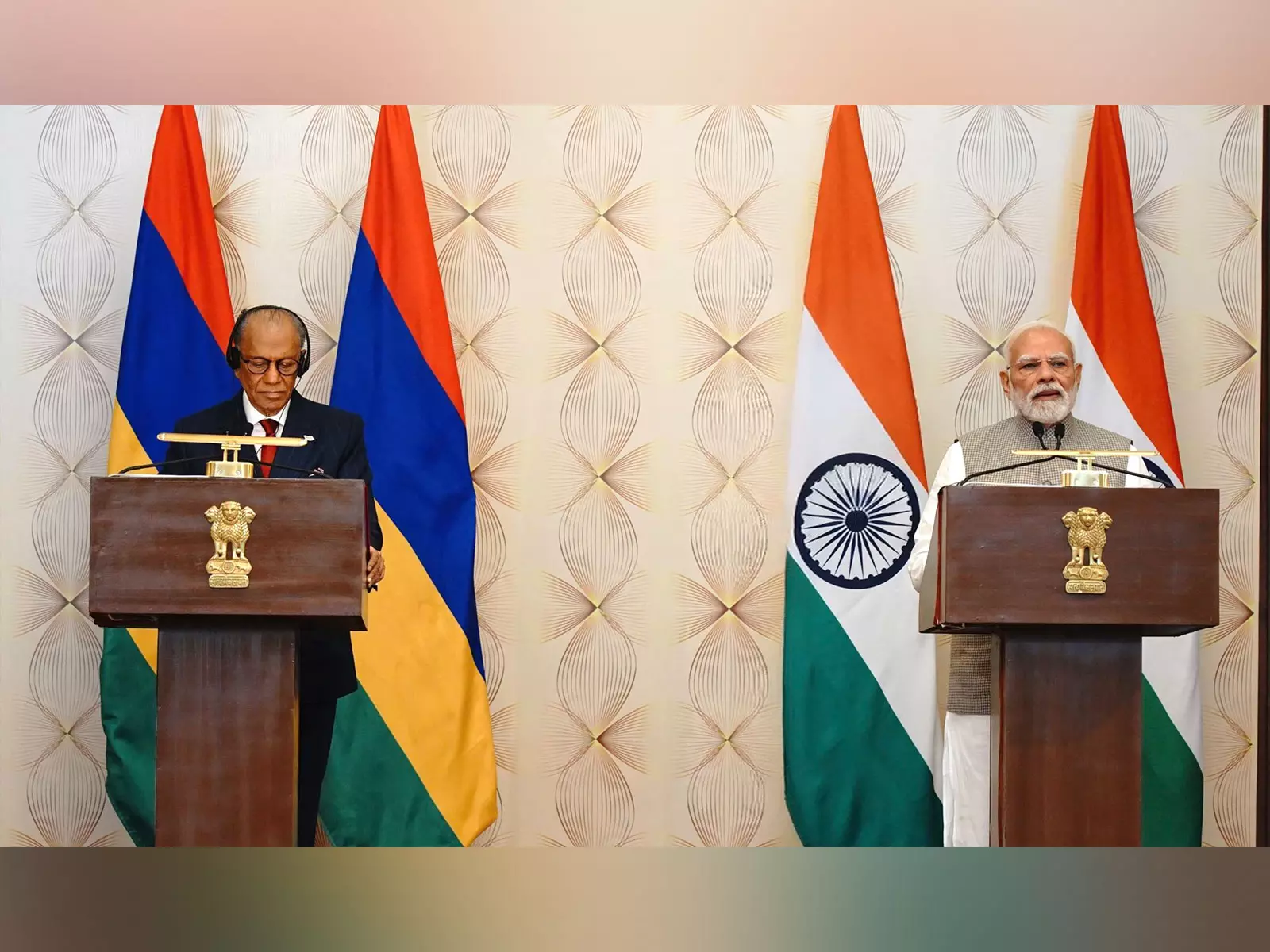 India और मॉरीशस के बीच बड़े समझौते, 680 मिलियन अमेरिकी डॉलर से अधिक के विकास पैकेज की घोषणा India और मॉरीशस के बीच बड़े समझौते, 680 मिलियन अमेरिकी डॉलर से अधिक के विकास पैकेज की घोषणा