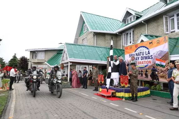 राज्यपाल ने 59वें नाथुला विजय दिवस के उपलक्ष्य में बाइक रैली को हरी झंडी दिखाई राज्यपाल ने 59वें नाथुला विजय दिवस के उपलक्ष्य में बाइक रैली को हरी झंडी दिखाई