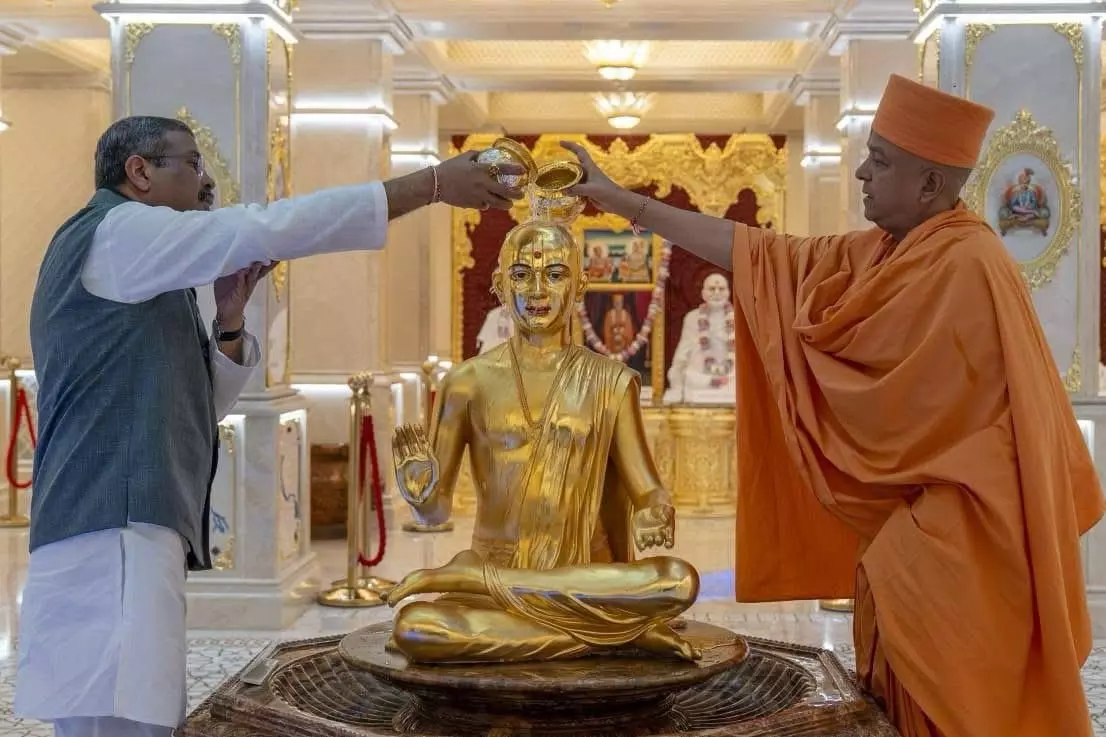 धर्मेंद्र प्रधान ने अबू धाबी में BAPS हिंदू मंदिर का दौरा किया धर्मेंद्र प्रधान ने अबू धाबी में BAPS हिंदू मंदिर का दौरा किया