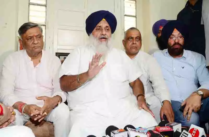 Sukhbir Badal ने सरहाली पंथ प्रमुख को सहायता की पेशकश की Sukhbir Badal ने सरहाली पंथ प्रमुख को सहायता की पेशकश की