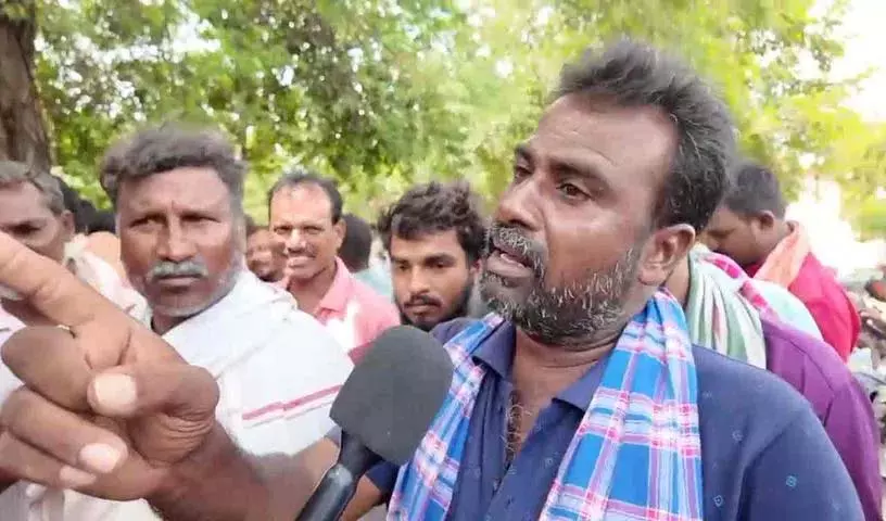 Komatireddy Venkat Reddy को बाजार से पिटवाना चाहिए.. अन्नदाता की भावुक टिप्पणी Komatireddy Venkat Reddy को बाजार से पिटवाना चाहिए.. अन्नदाता की भावुक टिप्पणी