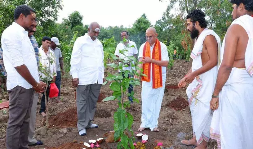 श्रीशैलम क्षेत्र को सुंदर बनाने का प्रयास: EO Srinivasa Rao श्रीशैलम क्षेत्र को सुंदर बनाने का प्रयास: EO Srinivasa Rao