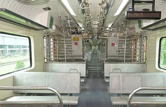 Howrah से एसी लोकल: आगे क्या? रेलवे अधिकारियों ने जानकारी साझा की Howrah से एसी लोकल: आगे क्या? रेलवे अधिकारियों ने जानकारी साझा की