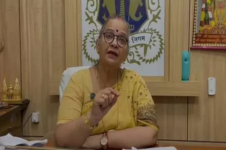 लखनऊ की मेयर का अफसरों पर गुस्सा, मुख्यमंत्री से करेंगी शिकायत लखनऊ की मेयर का अफसरों पर गुस्सा, मुख्यमंत्री से करेंगी शिकायत