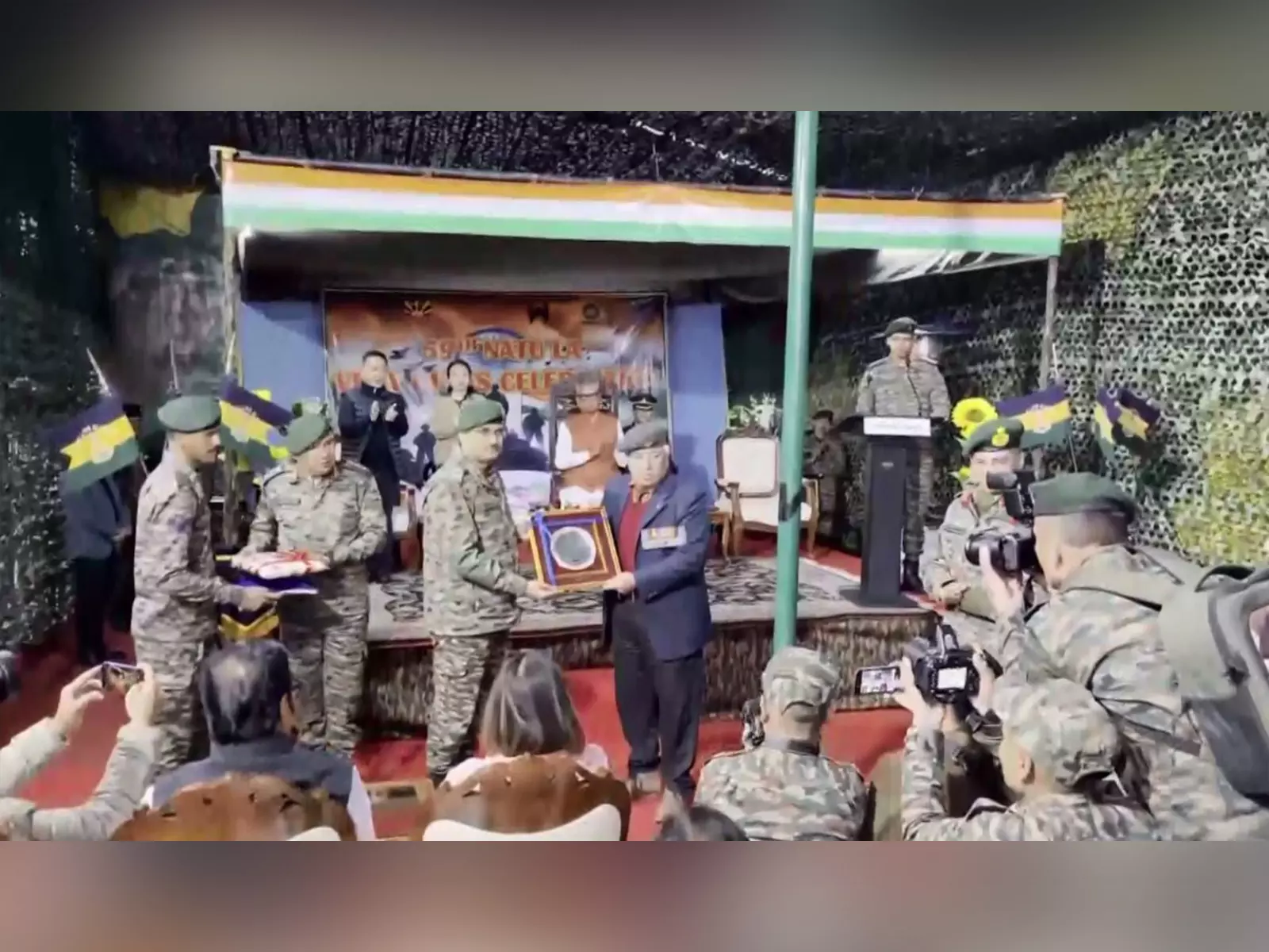 भारत-चीन सीमा पर CM तमांग और राज्यपाल माथुर की मौजूदगी में मनाया गया 59वां नाथुला विजय दिवस भारत-चीन सीमा पर CM तमांग और राज्यपाल माथुर की मौजूदगी में मनाया गया 59वां नाथुला विजय दिवस