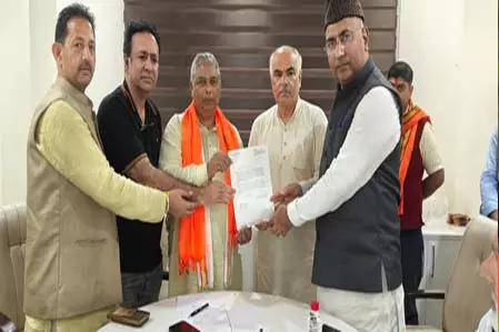 जम्मू-कश्मीर: गुलाम अली खटाना ने बाढ़ राहत के लिए दिए 3 करोड़ जम्मू-कश्मीर: गुलाम अली खटाना ने बाढ़ राहत के लिए दिए 3 करोड़