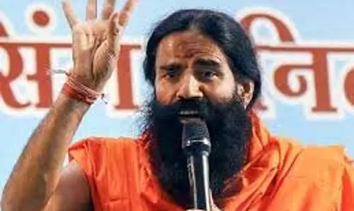 Yoga: बाबा रामदेव ने मोटापा कम करने के लिए बताए योग और आयुर्वेदिक टिप्स Yoga: बाबा रामदेव ने मोटापा कम करने के लिए बताए योग और आयुर्वेदिक टिप्स