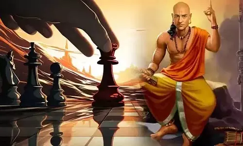 Chanakya Niti: एक आदत साबित होगी धन और सफलता की कुंजी, कम उम्र में बदल जाएगी आपकी किस्मत Chanakya Niti: एक आदत साबित होगी धन और सफलता की कुंजी, कम उम्र में बदल जाएगी आपकी किस्मत