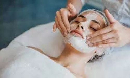 How To Do Facial With Rice: बिना पार्लर जाए अपने चेहरे को चमकदार बनाएं How To Do Facial With Rice: बिना पार्लर जाए अपने चेहरे को चमकदार बनाएं