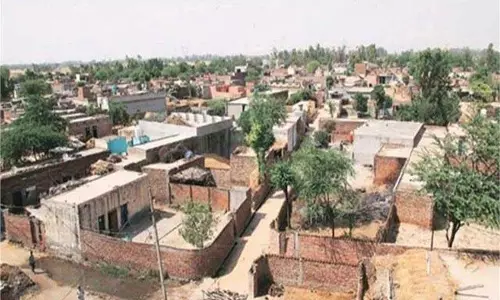 Punjab : गांव में घोषणा से लोगों में मची भगदड़