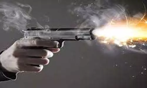 Bharatpur: व्यक्ति ने घर में घुसकर महिला पर गोली चलाई, फिर की खुदकुशी Bharatpur: व्यक्ति ने घर में घुसकर महिला पर गोली चलाई, फिर की खुदकुशी