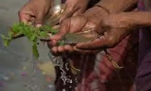Pitru Paksha 2025: पितृ पक्ष में करें तुलसी से जुड़े ये दो खास उपाय, पितर होंगे प्रसन्न और घर में आएगी समृद्धि Pitru Paksha 2025: पितृ पक्ष में करें तुलसी से जुड़े ये दो खास उपाय, पितर होंगे प्रसन्न और घर में आएगी समृद्धि