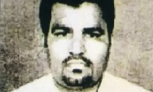 धोखाधड़ी मामले में भगोड़े मुनव्वर खान को कुवैत से भारत वापस लाया गया धोखाधड़ी मामले में भगोड़े मुनव्वर खान को कुवैत से भारत वापस लाया गया