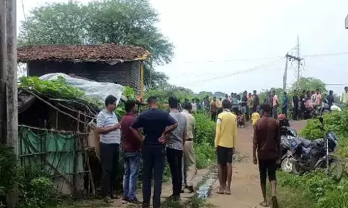 रायगढ़ में डबल मर्डर की खबर, कमरे से आ रही बदबू रायगढ़ में डबल मर्डर की खबर, कमरे से आ रही बदबू