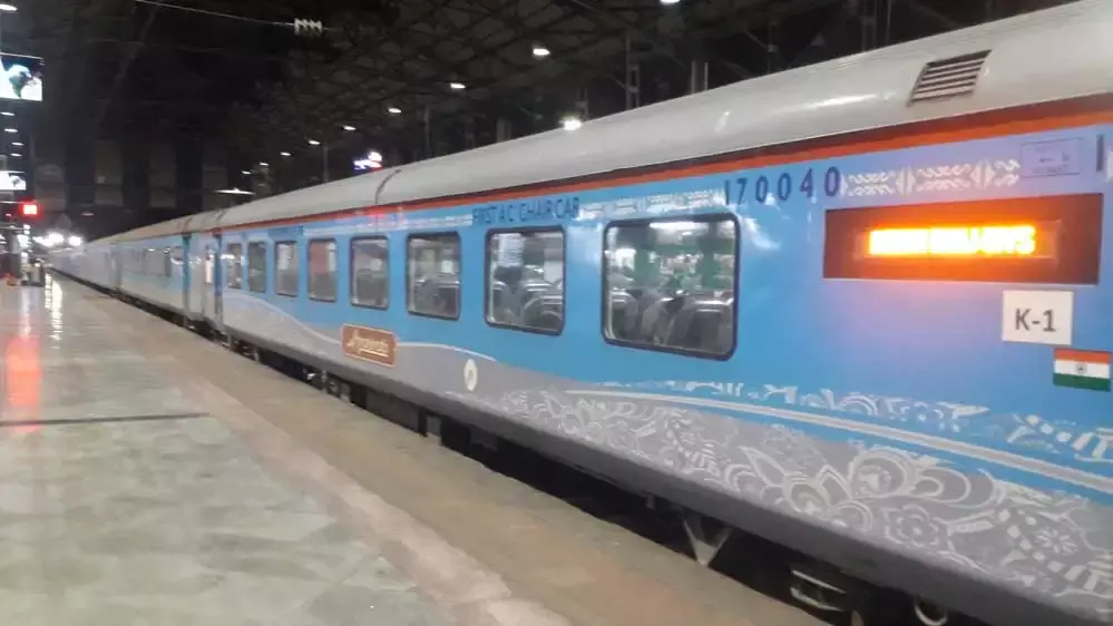 Gwalior: शताब्दी एक्सप्रेस में लगा नया डोर लॉकिंग सिस्टम Gwalior: शताब्दी एक्सप्रेस में लगा नया डोर लॉकिंग सिस्टम