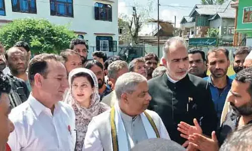सत शर्मा, सुनील शर्मा ने पुलवामा में बाढ़ प्रभावित इलाकों का दौरा किया सत शर्मा, सुनील शर्मा ने पुलवामा में बाढ़ प्रभावित इलाकों का दौरा किया