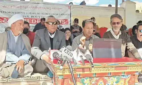 राज्य के दर्जे और छठी अनुसूची की मांग पर सोनम वांगचुक व लेह संस्था का 35 दिन का उपवास शुरू राज्य के दर्जे और छठी अनुसूची की मांग पर सोनम वांगचुक व लेह संस्था का 35 दिन का उपवास शुरू