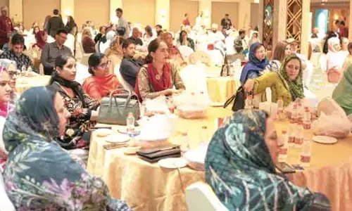 तनिष्क ने श्रीनगर में ग्राहकों के लिए नूर-ए-कश्मीर की मेजबानी की तनिष्क ने श्रीनगर में ग्राहकों के लिए नूर-ए-कश्मीर की मेजबानी की