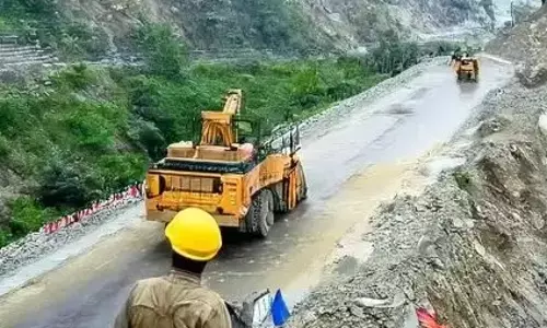 Jammu: बाढ़ प्रभावित सड़कें बहाल कर यातायात सुगम Jammu: बाढ़ प्रभावित सड़कें बहाल कर यातायात सुगम