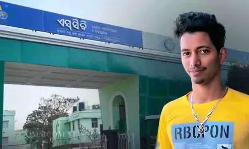 खुद को आग लगाने वाले ब्रह्मपुर के युवक को गंभीर हालत में SCB अस्पताल में भर्ती कराया गया