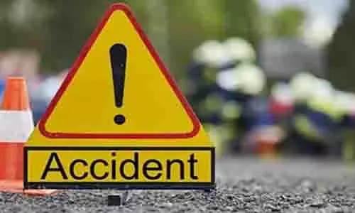Mumbai : लालबागचा राजा के पास 2 साल की बच्ची की मौत, ड्राइवर गिरफ्तार Mumbai : लालबागचा राजा के पास 2 साल की बच्ची की मौत, ड्राइवर गिरफ्तार
