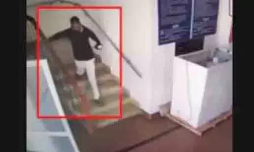 कैंसर इलाज के दौरान किदवई अस्पताल से दोषी फरार, CCTV में भागते हुए कैद
