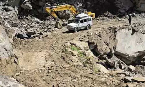 पांगी घाटी में अब कोई सड़क संपर्क नहीं, BRO ने महत्वपूर्ण सड़क को फिर से खोला पांगी घाटी में अब कोई सड़क संपर्क नहीं, BRO ने महत्वपूर्ण सड़क को फिर से खोला