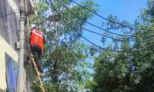 Gurugram: खराब स्ट्रीट लाइटों को ठीक करने के लिए एमसीजी ने उठाया कदम Gurugram: खराब स्ट्रीट लाइटों को ठीक करने के लिए एमसीजी ने उठाया कदम