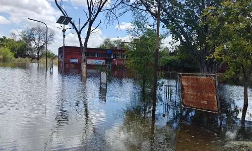 Haryana : हिसार अस्पताल में पानी भरा, अस्थायी स्वास्थ्य केंद्र को परेशानी Haryana : हिसार अस्पताल में पानी भरा, अस्थायी स्वास्थ्य केंद्र को परेशानी